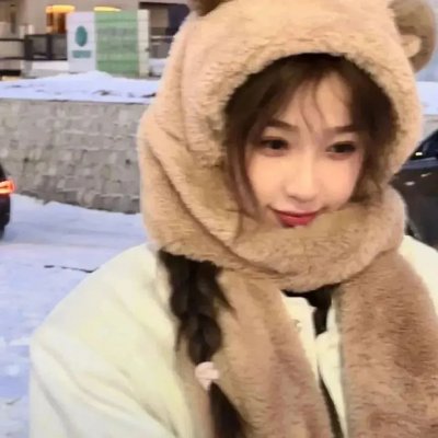 三个带面纱的女子